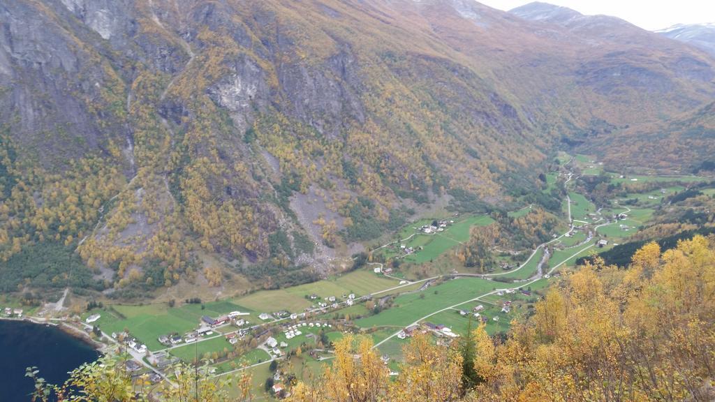 Petrines Gjestgiveri Norddal Экстерьер фото